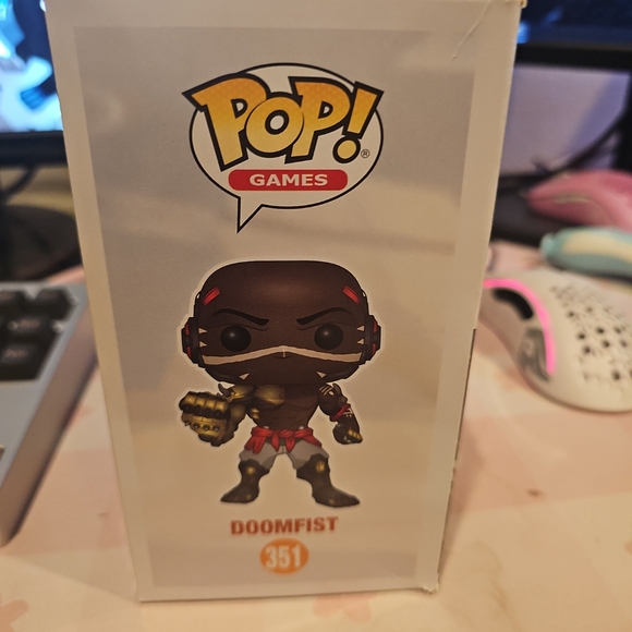 Overwatch Doomfist Funko - Picture 4 of 5